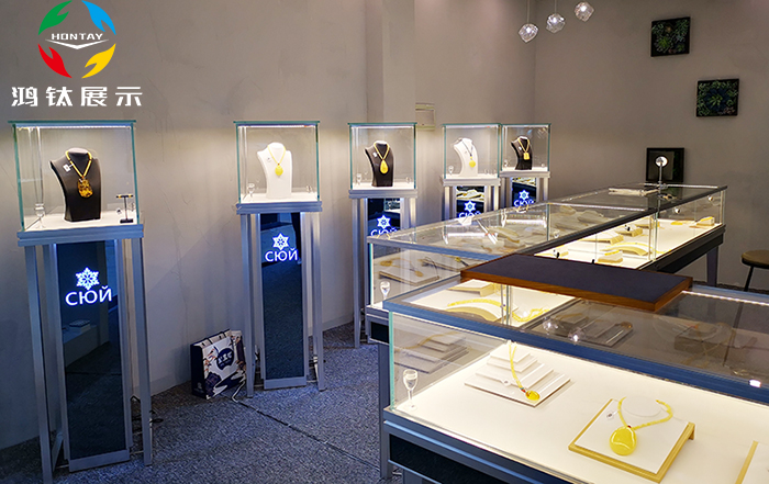 用戶和廠家對珠寶展示柜的價(jià)值體現(xiàn)有所不同