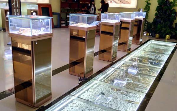 玻璃柜臺展示柜定做要注意哪些內(nèi)容？